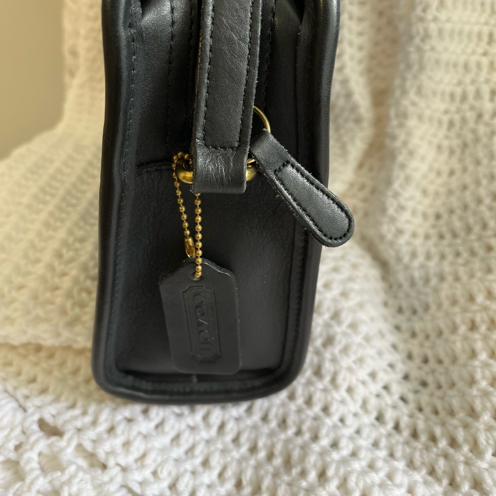 Coach… Vintage black Coach! Super clean❗️ - Picture 4 of 9